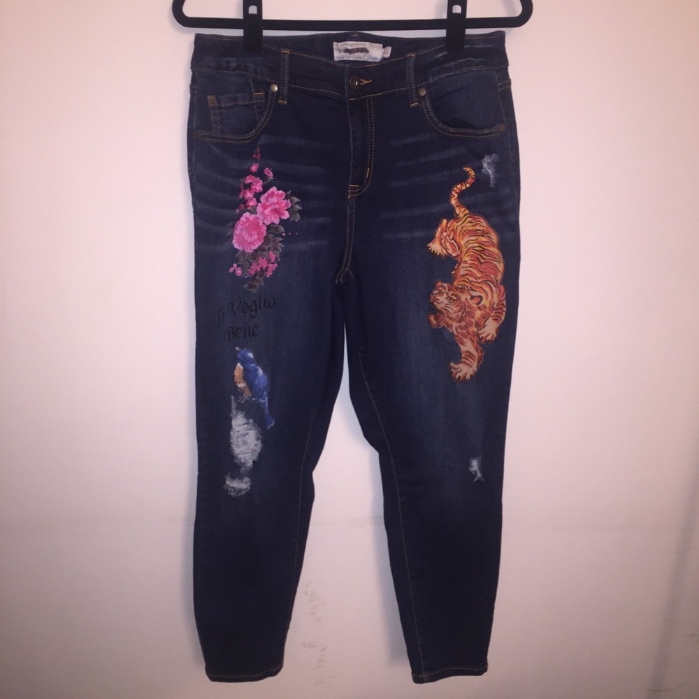 Torrid Girlfriend Jeans w/ Graphic | Size 10